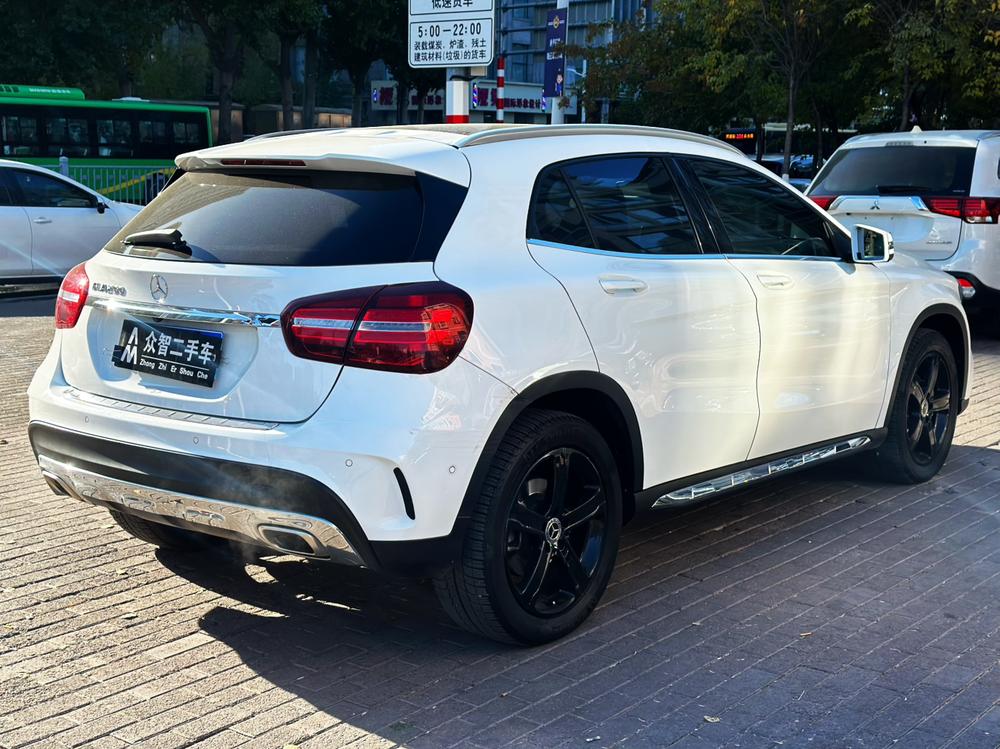 Mercedes-Benz Mercedes-Benz GLA