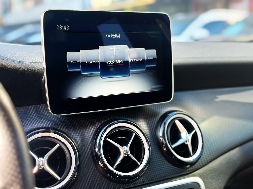 Mercedes-Benz Mercedes-Benz GLA
