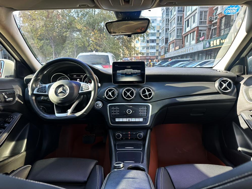 Mercedes-Benz Mercedes-Benz GLA