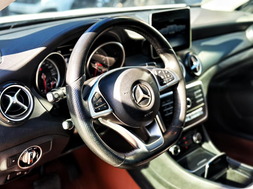 Mercedes-Benz Mercedes-Benz GLA