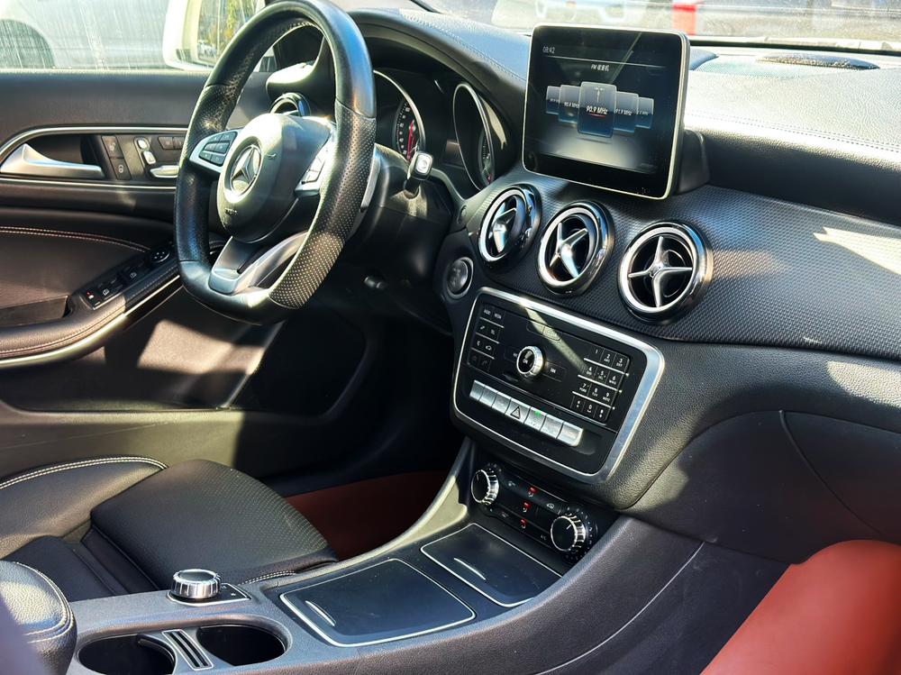 Mercedes-Benz Mercedes-Benz GLA