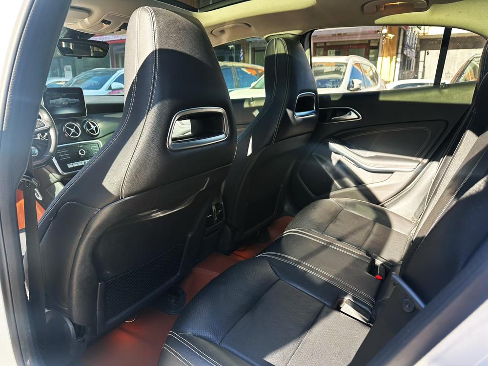 Mercedes-Benz Mercedes-Benz GLA