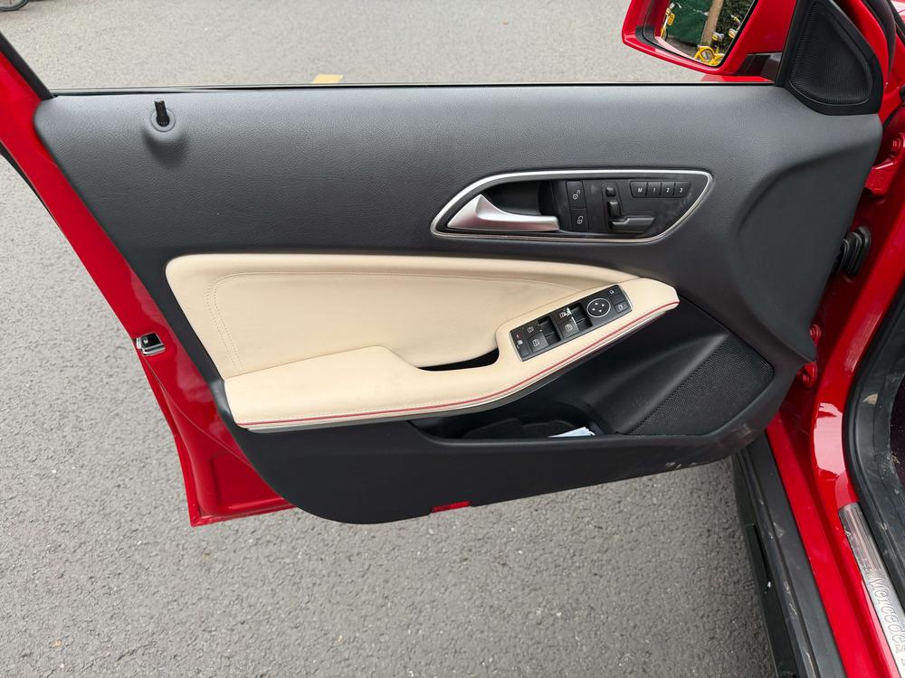 Mercedes-Benz Mercedes-Benz GLA