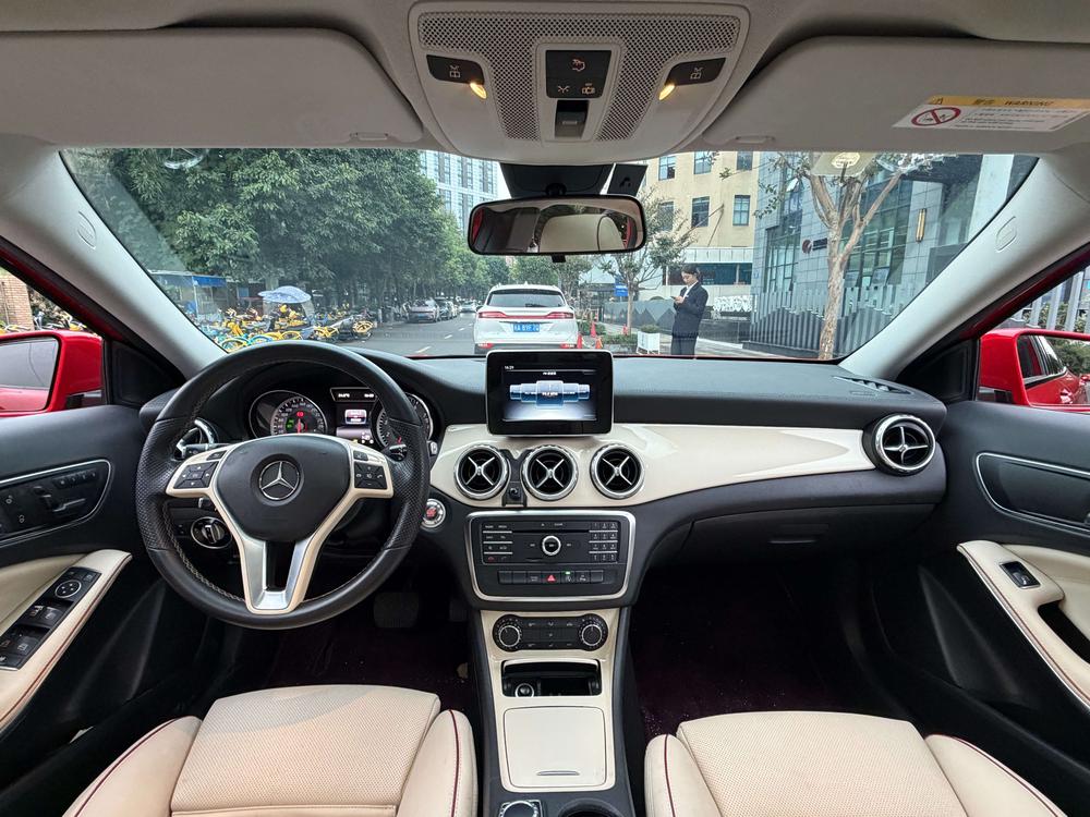 Mercedes-Benz Mercedes-Benz GLA
