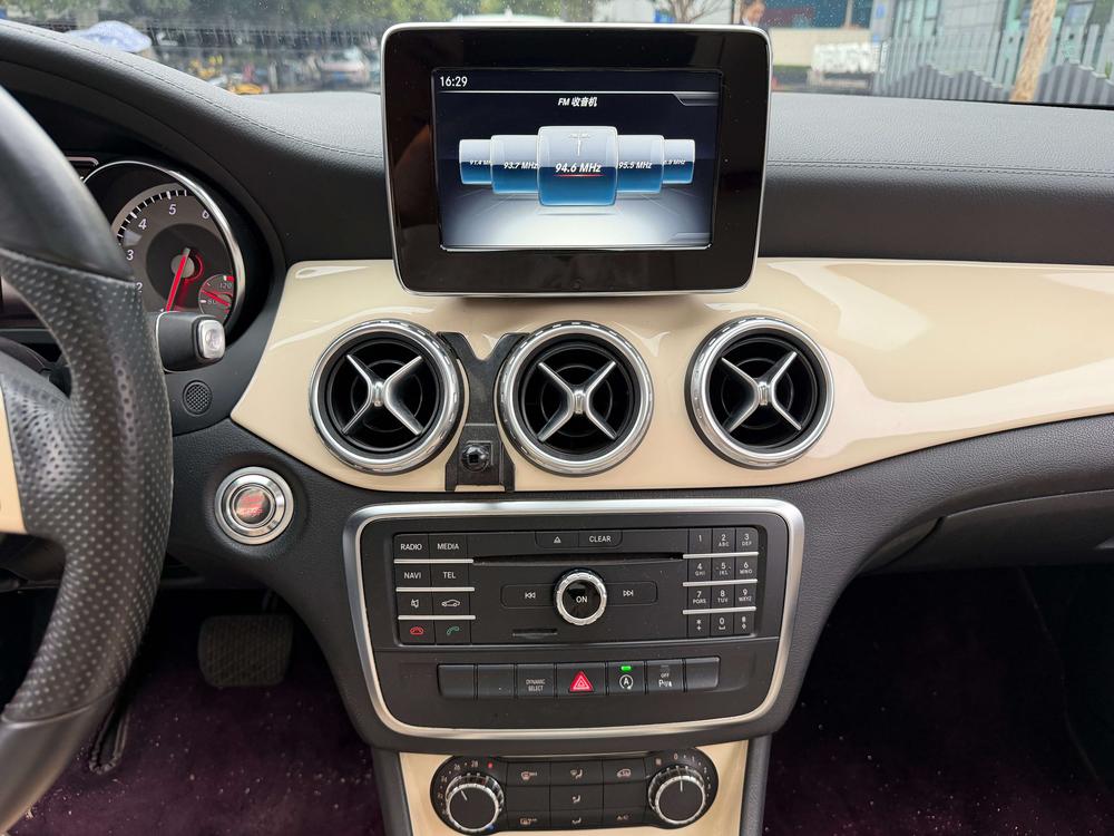 Mercedes-Benz Mercedes-Benz GLA