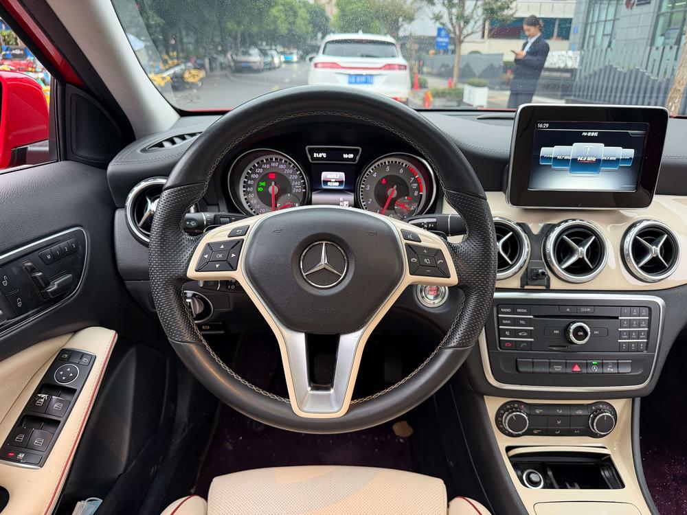 Mercedes-Benz Mercedes-Benz GLA