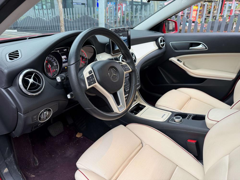 Mercedes-Benz Mercedes-Benz GLA