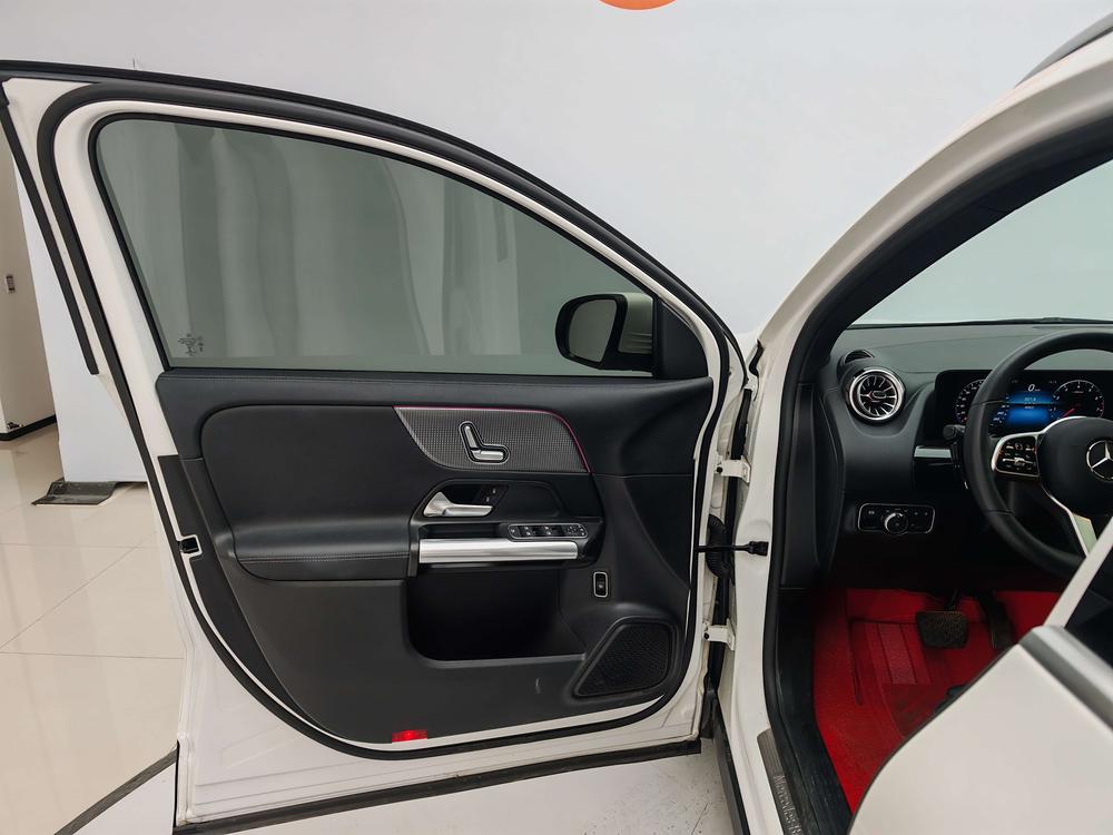 Mercedes-Benz Mercedes-Benz GLA