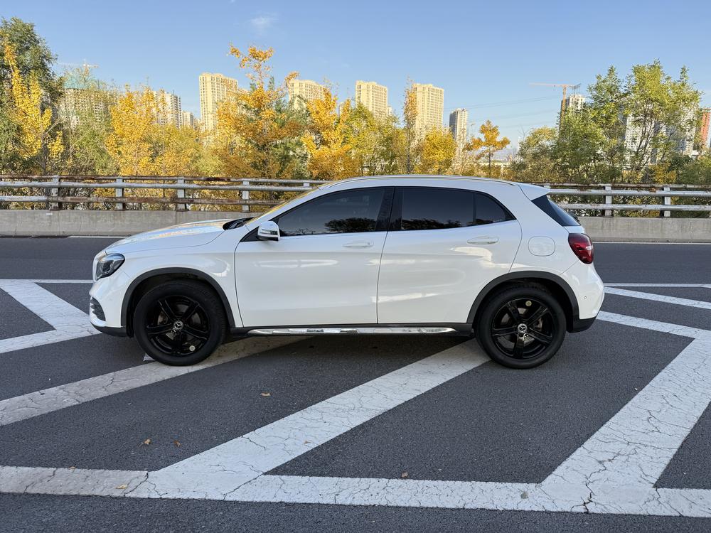 Mercedes-Benz Mercedes-Benz GLA