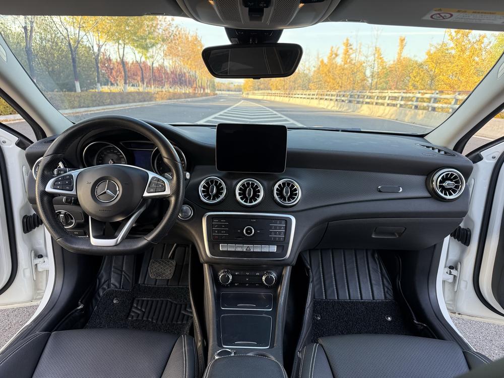 Mercedes-Benz Mercedes-Benz GLA