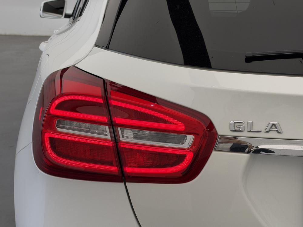 Mercedes-Benz Mercedes-Benz GLA