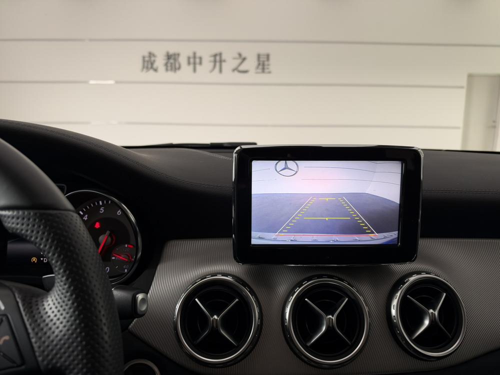 Mercedes-Benz Mercedes-Benz GLA
