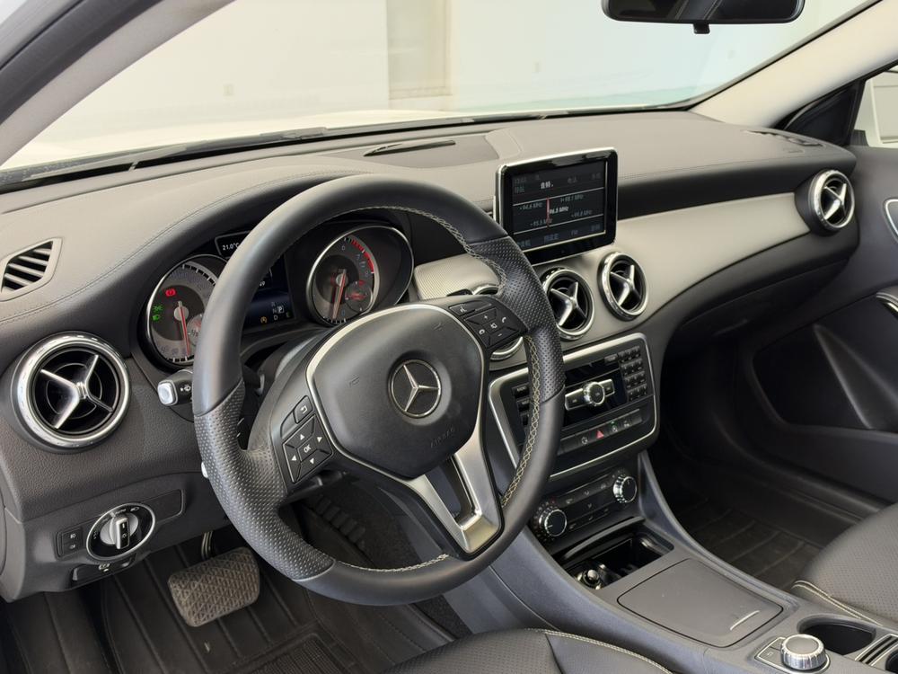 Mercedes-Benz Mercedes-Benz GLA