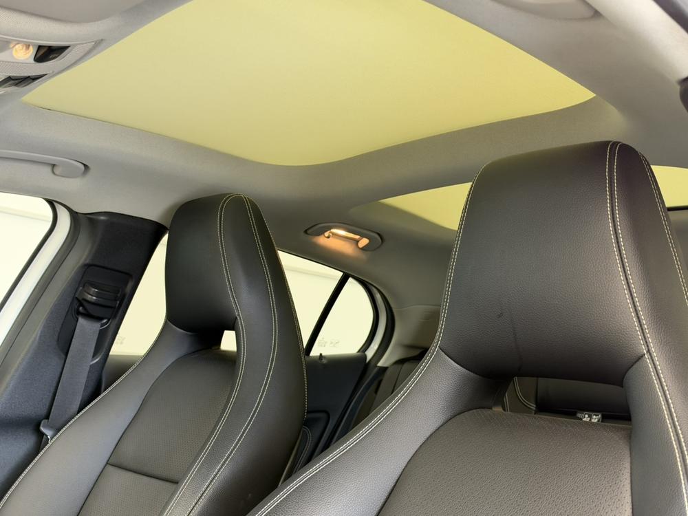 Mercedes-Benz Mercedes-Benz GLA