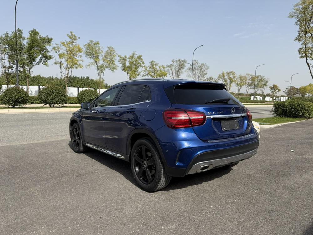 Mercedes-Benz Mercedes-Benz GLA