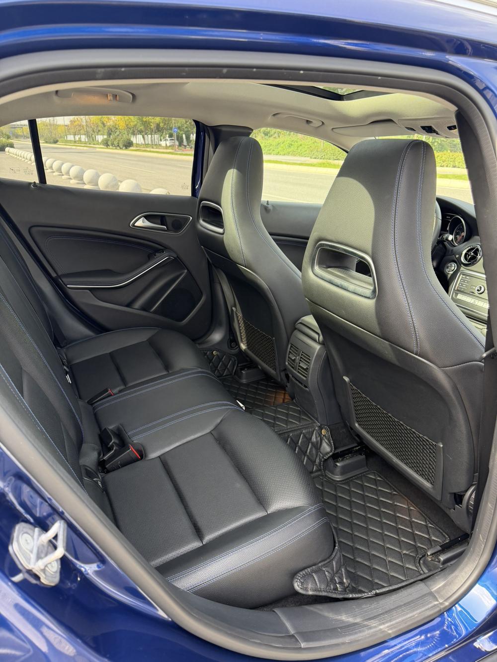 Mercedes-Benz Mercedes-Benz GLA