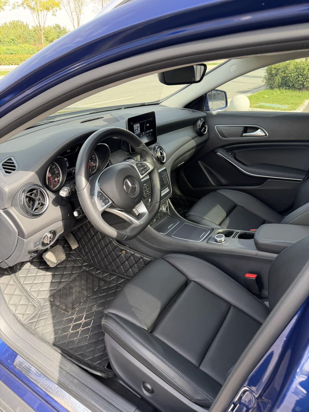 Mercedes-Benz Mercedes-Benz GLA