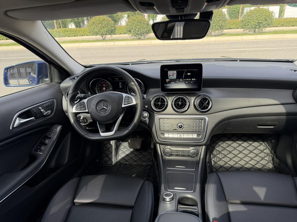 Mercedes-Benz Mercedes-Benz GLA