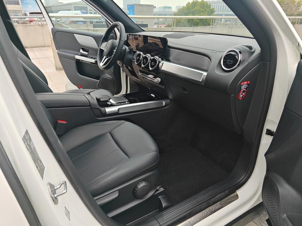 Mercedes-Benz Mercedes-Benz GLB
