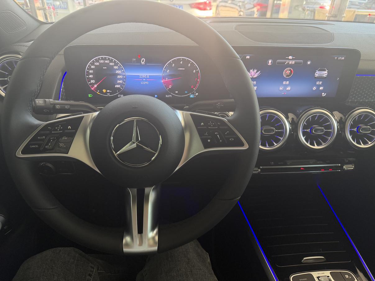 Mercedes-Benz Mercedes-Benz GLB