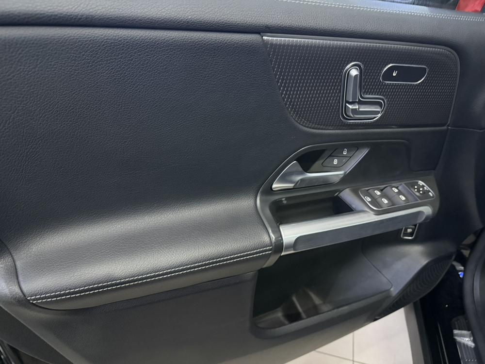 Mercedes-Benz Mercedes-Benz GLB