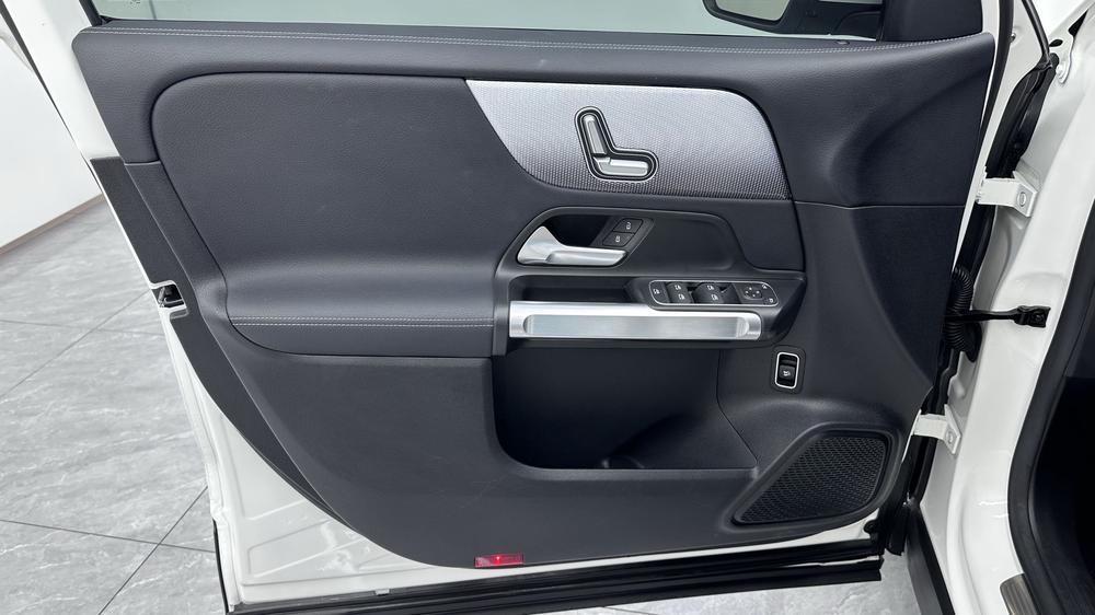 Mercedes-Benz Mercedes-Benz GLB