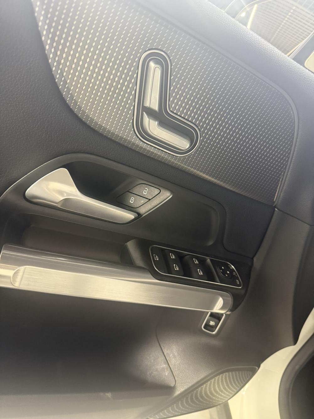 Mercedes-Benz Mercedes-Benz GLB