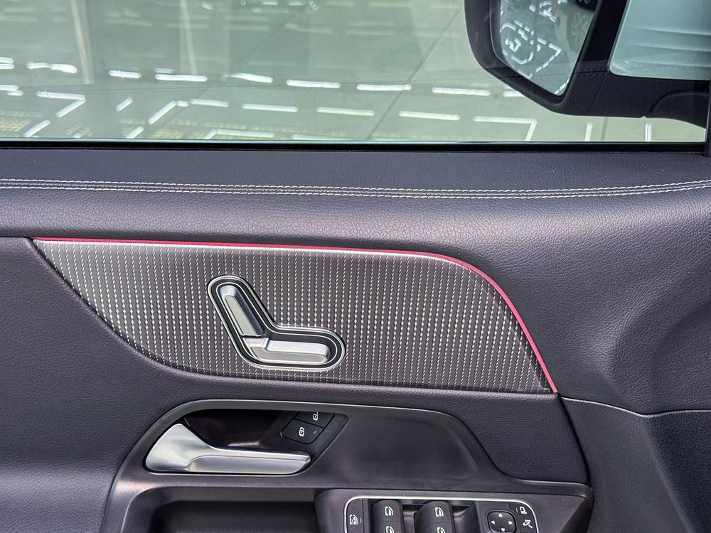 Mercedes-Benz Mercedes-Benz GLB
