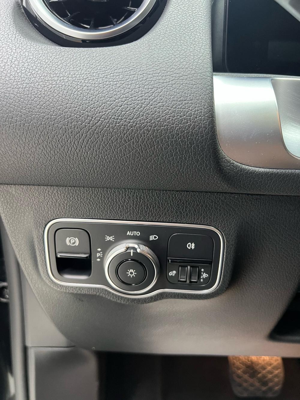 Mercedes-Benz Mercedes-Benz GLB