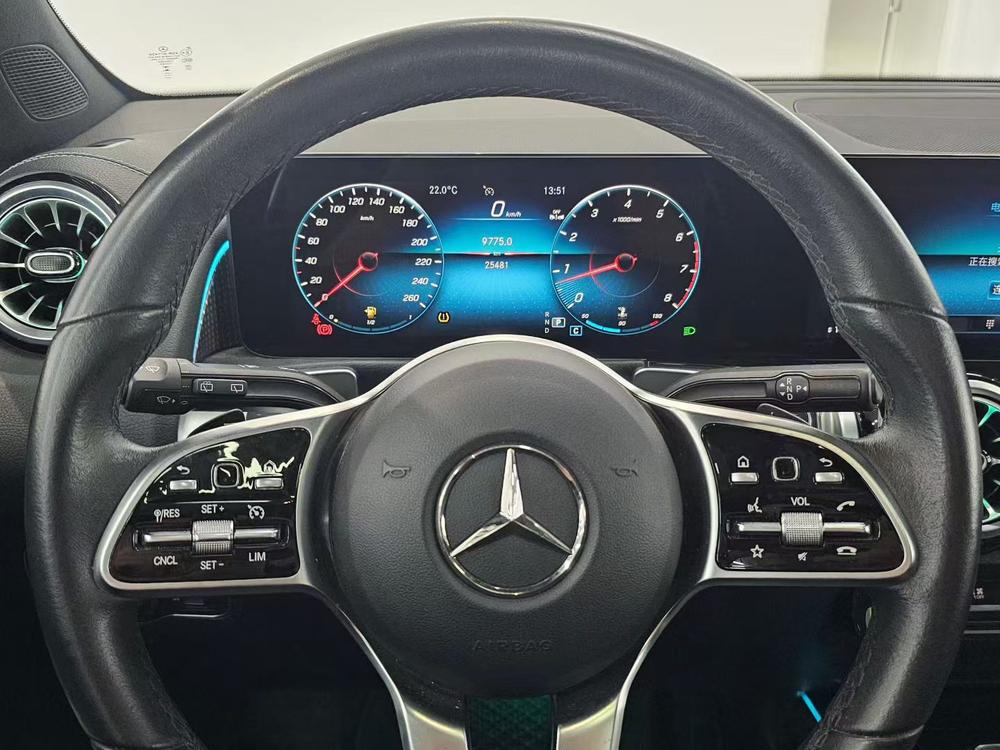 Mercedes-Benz Mercedes-Benz GLB