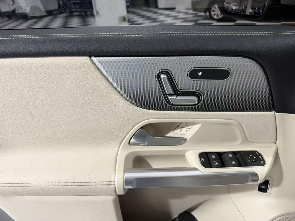 Mercedes-Benz Mercedes-Benz GLB