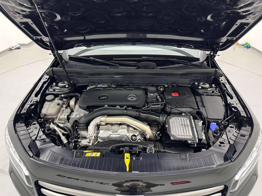 Mercedes-Benz Mercedes-Benz GLB