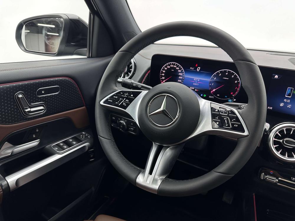 Mercedes-Benz Mercedes-Benz GLB