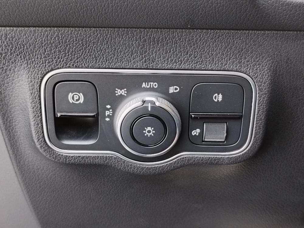 Mercedes-Benz Mercedes-Benz GLB