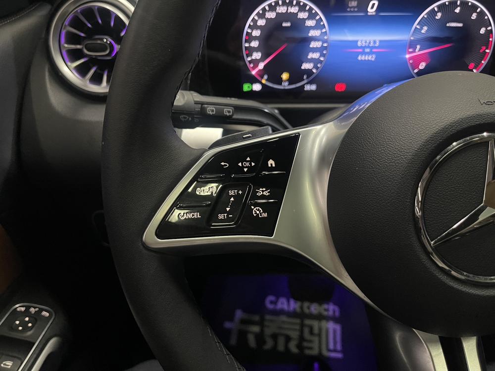 Mercedes-Benz Mercedes-Benz GLB