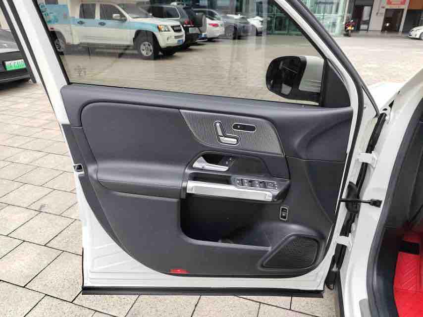 Mercedes-Benz Mercedes-Benz GLB