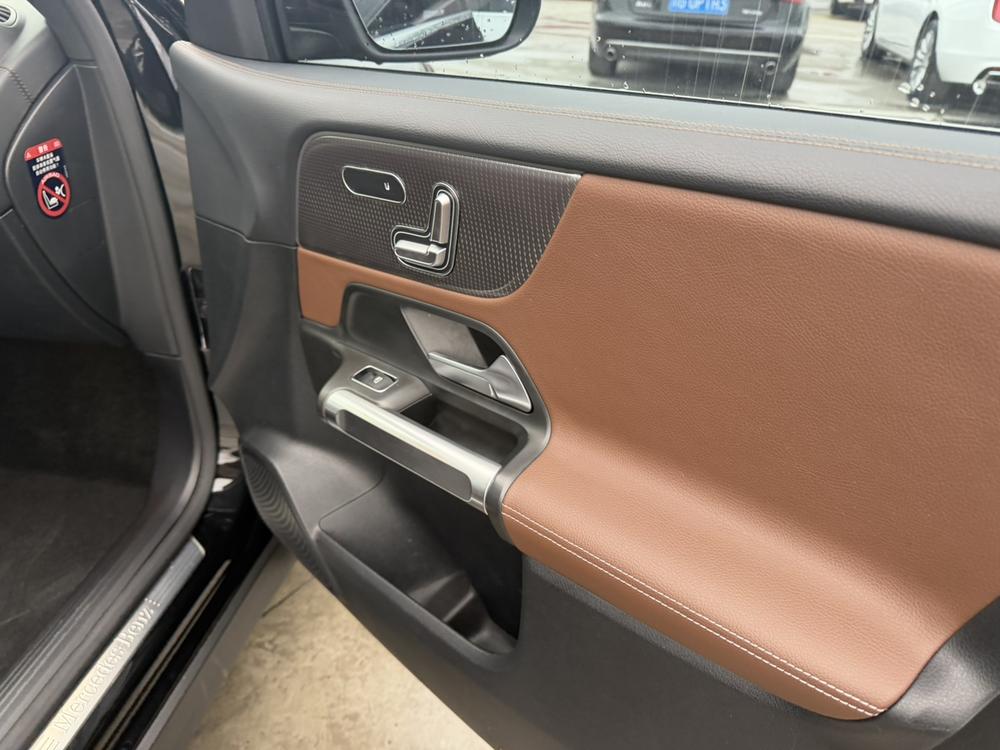 Mercedes-Benz Mercedes-Benz GLB
