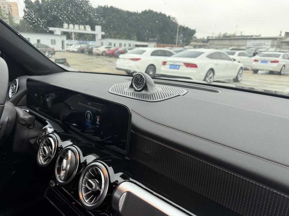 Mercedes-Benz Mercedes-Benz GLB