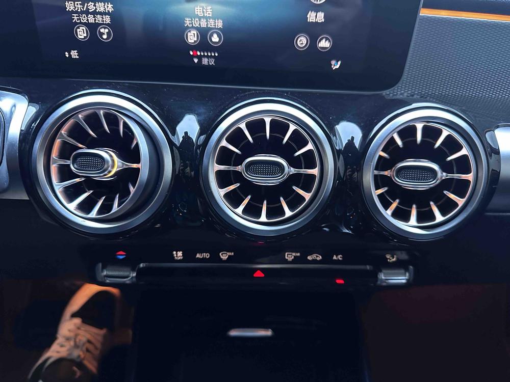 Mercedes-Benz Mercedes-Benz GLB
