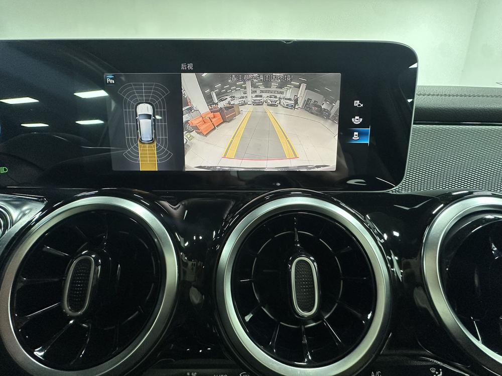 Mercedes-Benz Mercedes-Benz GLB