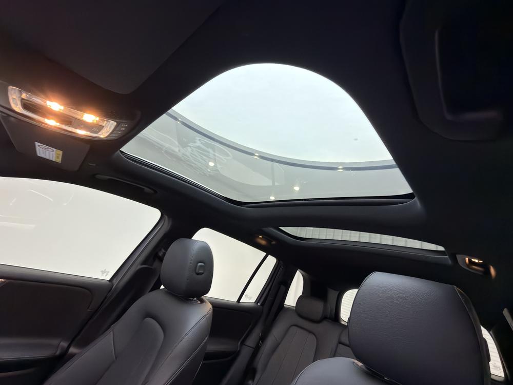 Mercedes-Benz Mercedes-Benz GLB