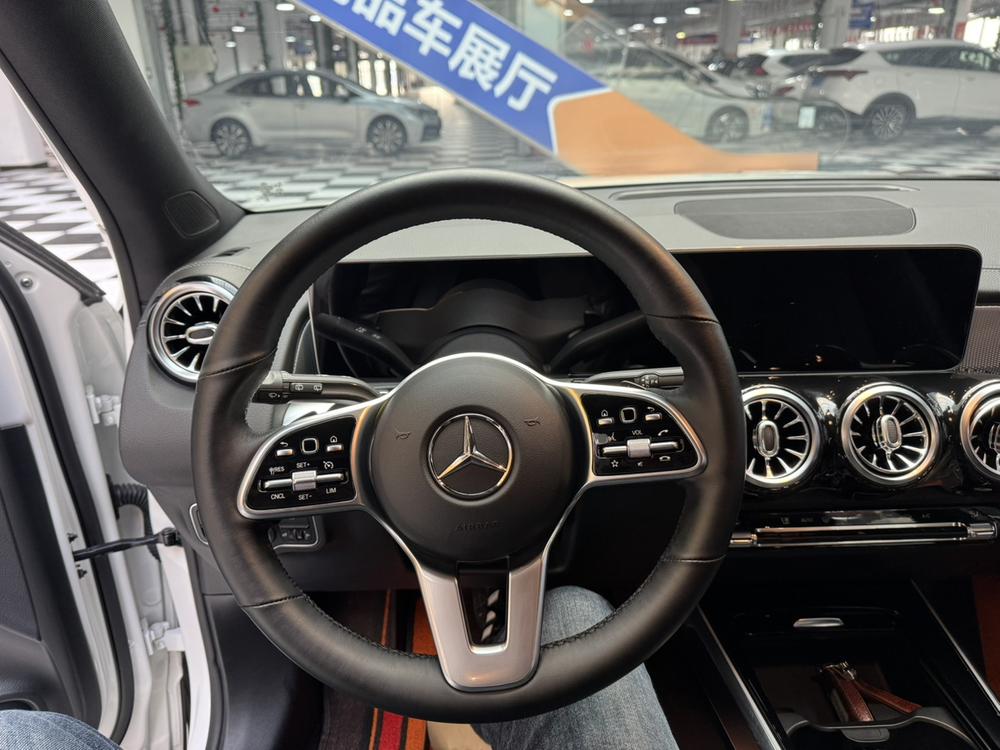 Mercedes-Benz Mercedes-Benz GLB