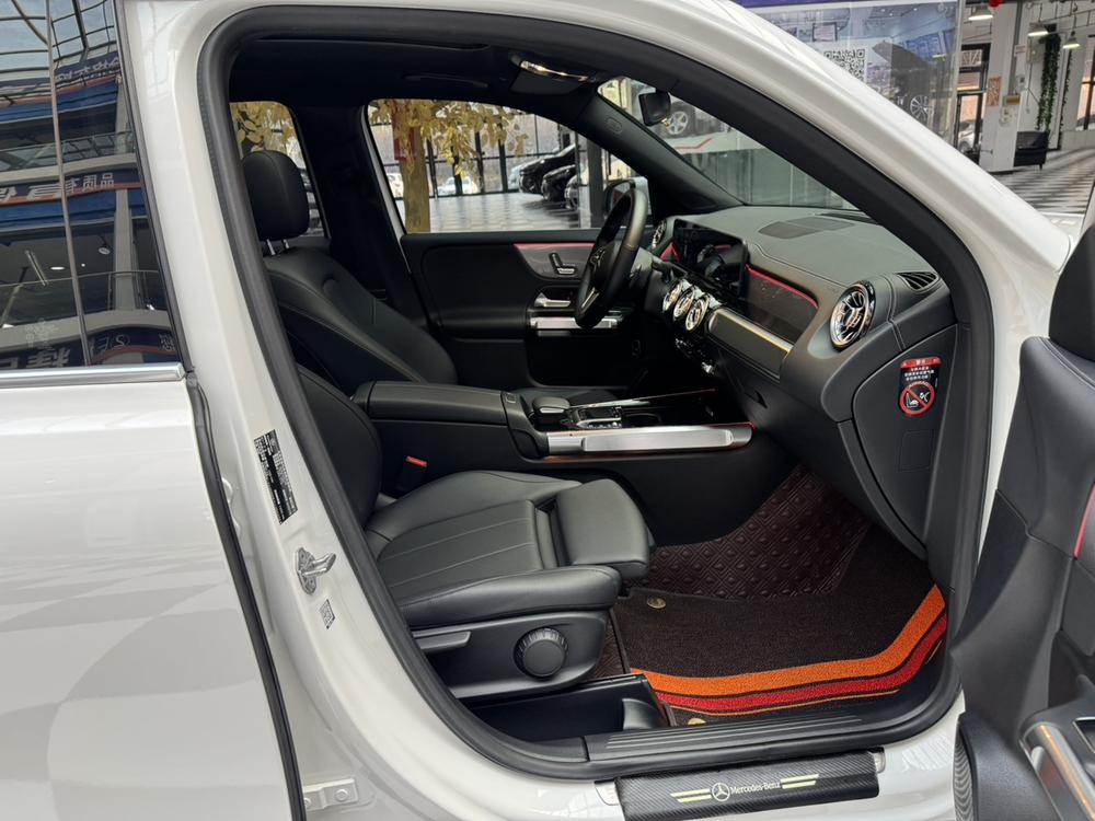 Mercedes-Benz Mercedes-Benz GLB