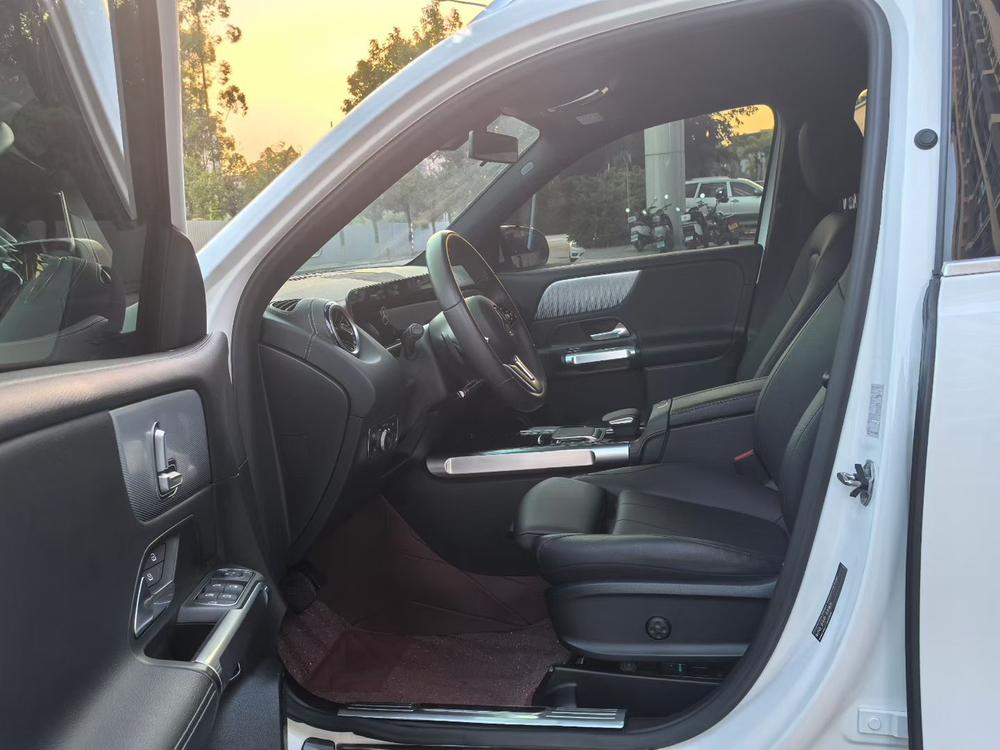 Mercedes-Benz Mercedes-Benz GLB