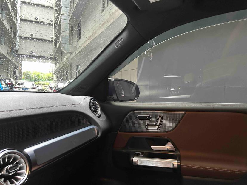 Mercedes-Benz Mercedes-Benz GLB