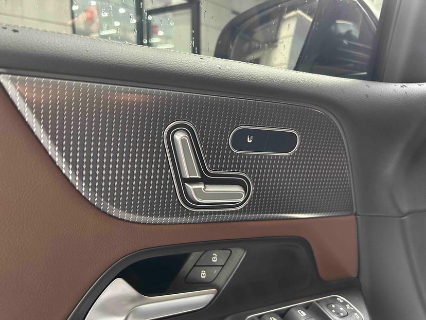 Mercedes-Benz Mercedes-Benz GLB