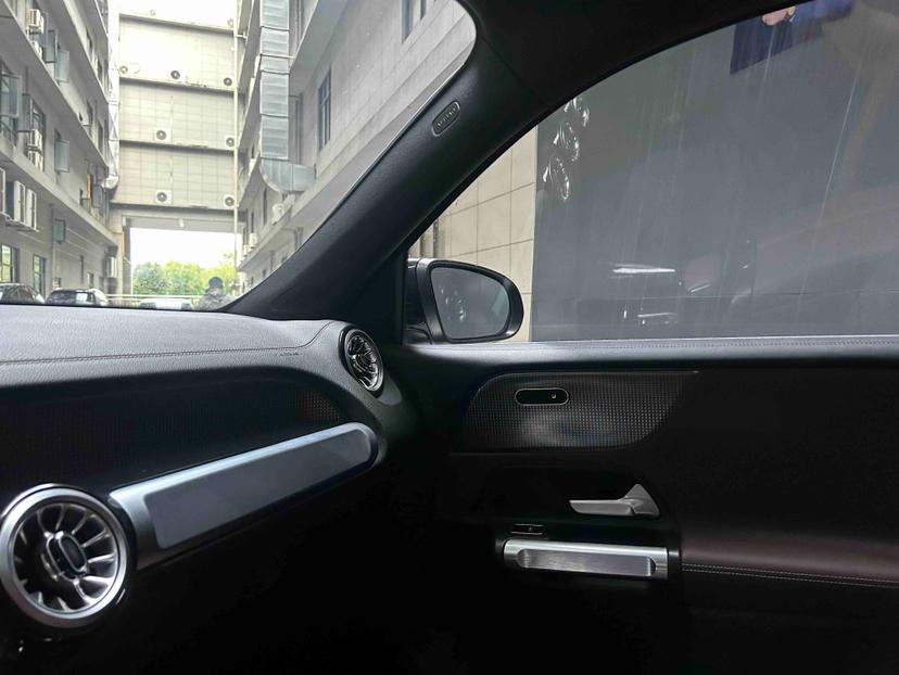 Mercedes-Benz Mercedes-Benz GLB