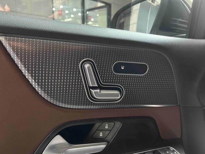 Mercedes-Benz Mercedes-Benz GLB