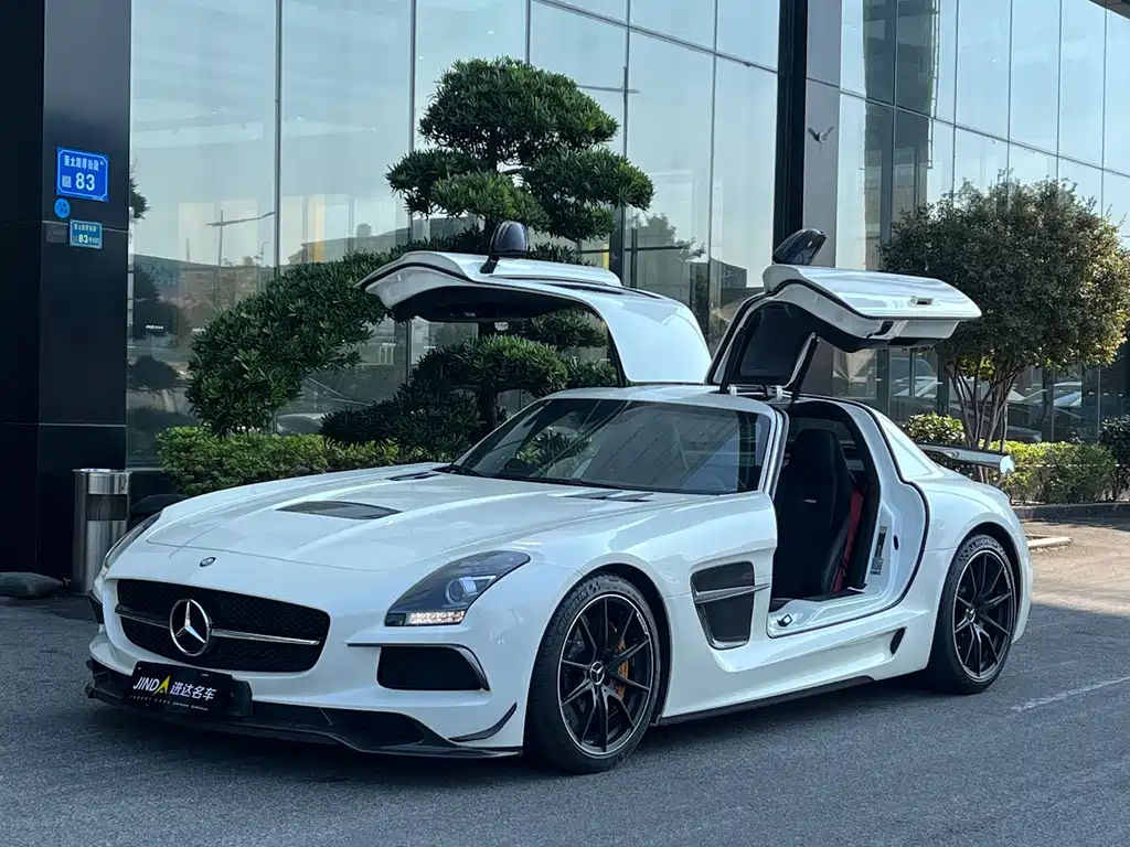 Mercedes-Benz SLS AMG
