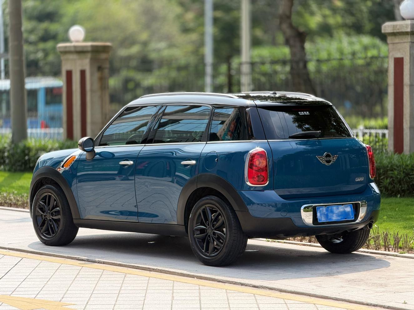 MINI MINI COUNTRYMAN